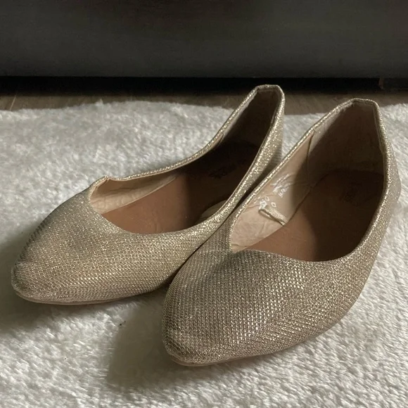 ☀️Gold Flats☀️ - Picture 3 of 3